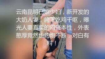 哺乳期奶妈丰满吊钟奶，手指抠逼勾引狼友们刷礼物特写大鲍鱼尿尿