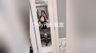 黑丝大臀少妇 跪在椅子上后入她