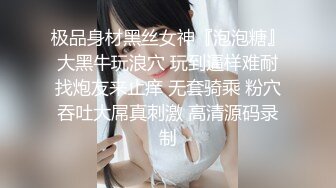 外站新流出商场女厕双角度侧后偷拍牛仔裤妹子裤上这么大块标签也不撕掉