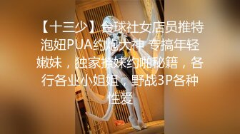 气质御姐吊带牛仔衣脸上笑容很开心看了就不由自主愉悦，身材不错奶子柔软极品逼毛浓密抽插真是销魂