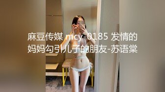 2021三月流出国内厕拍牛人潜入商场女厕偷拍从海底捞吃完饭出来尿尿的美女有几个不错的逼嫩妹子