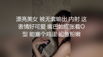 逛街遇到肥溜溜的女孩，看着她去上厕所我也好奇跟着去，看穴百味人生~