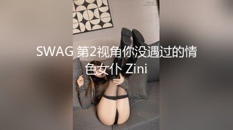 家庭摄像头偷拍大奶少妇自慰，还时不时挑逗可爱小泰迪