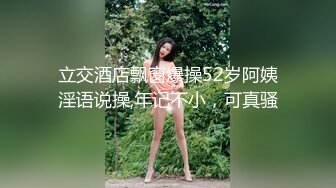 车展现场抄底大长腿美女车模和漂亮的美女职员 (2)