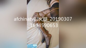 《专攻足疗按摩店》胖哥性欲旺盛逛了4家店边服务边聊谈成后就搞撸了2次干了2炮肏的太猛把套子留逼里了