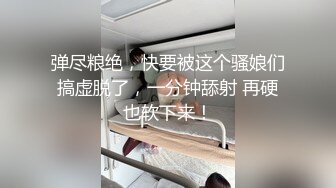 手机活动现场和妹子聊了半天看到她要去嘘嘘 勇敢跟进拍拍拍