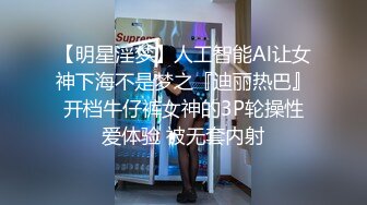 骚逼女友~晚上下班回来，像着了魔一样~衣服来不及脱，扑上来捉住我的鸡儿使劲在这里吃又舔~看她吃的骚劲~心里特刺激过瘾！！